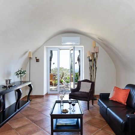 U Piazzale Villa Santa-Reparata-di-Balagna Eksteriør bilde