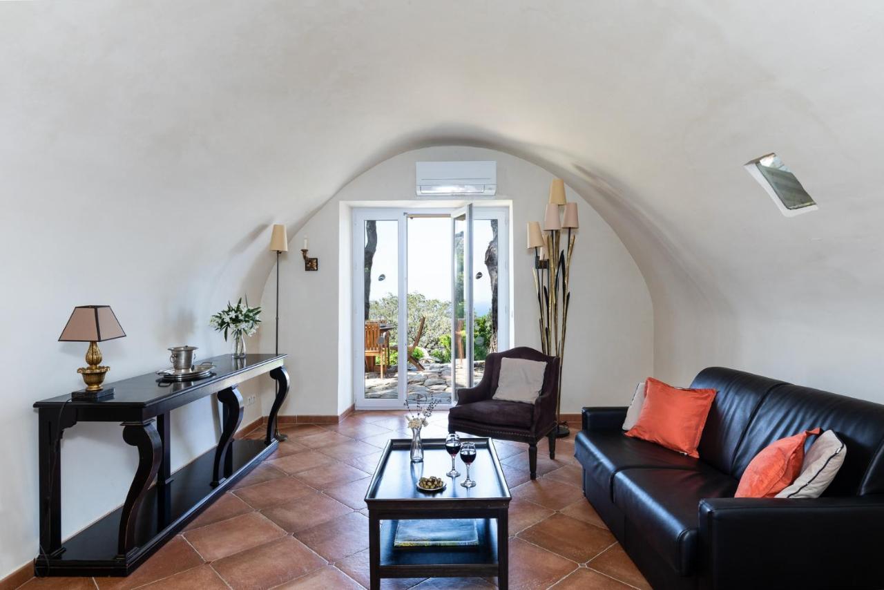 U Piazzale Villa Santa-Reparata-di-Balagna Eksteriør bilde